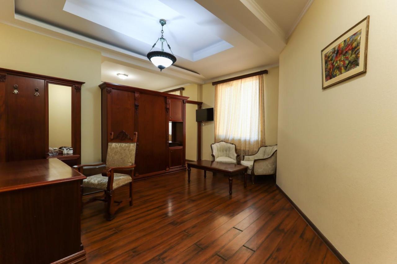 Aeetes Palace 库塔伊西 外观 照片